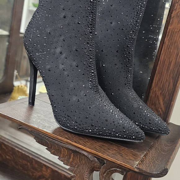 Zuri Shoes - Sparkling Black Ankle Booties